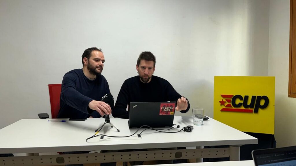 Alt: La CUP carrega contra Junts per l'ús 