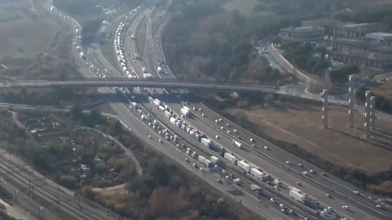 Cues a l'AP-7 en sentit nord per un accident a Cerdanyola
