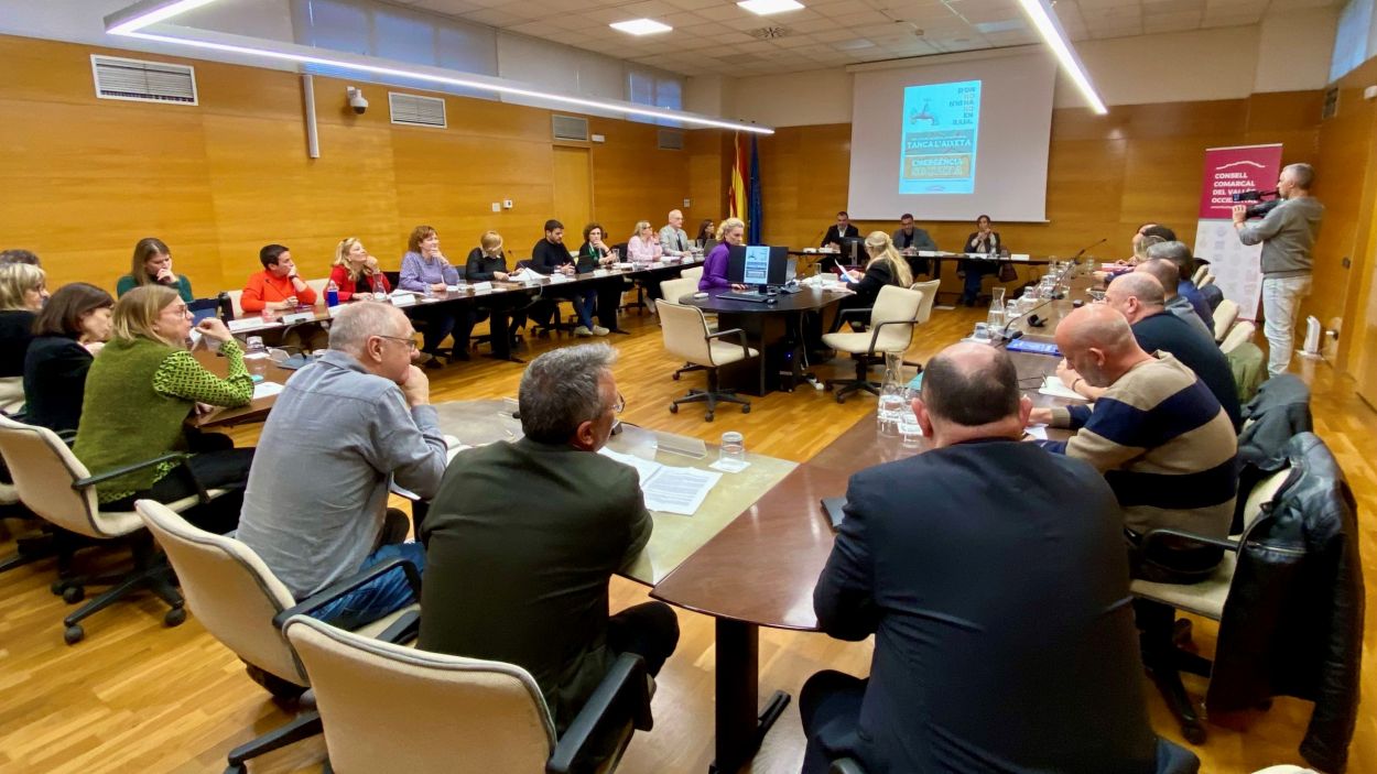 Els alcaldes del Vallès Occidental demanen al Govern més ajudes per garantir l'aigua i obrir les piscines municipals a l'estiu