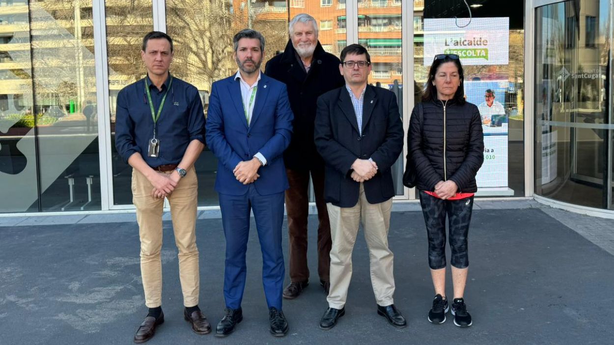 Vox i el PP fan un minut de silenci pels agents de la Guàrdia Civil assassinats a Barbate