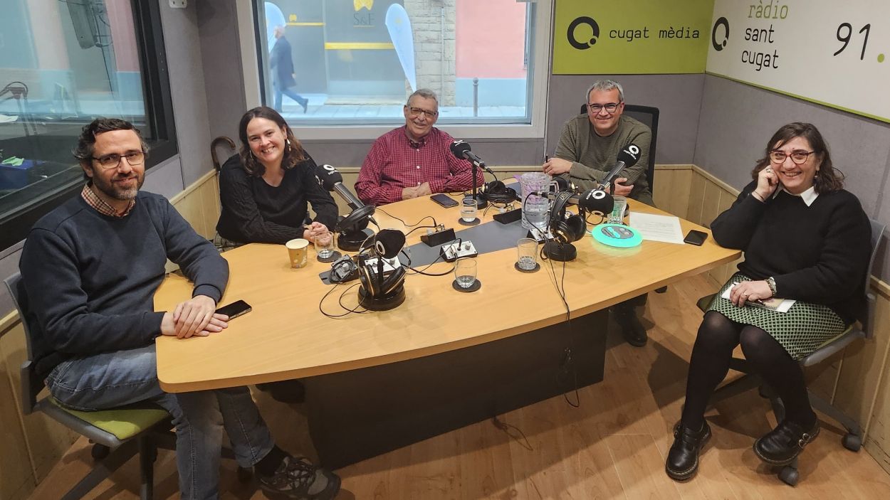 La concentració per la pau a Gaza i el tancament de piscines, a la 'Tertúlia ciutadana de Sant Cugat'