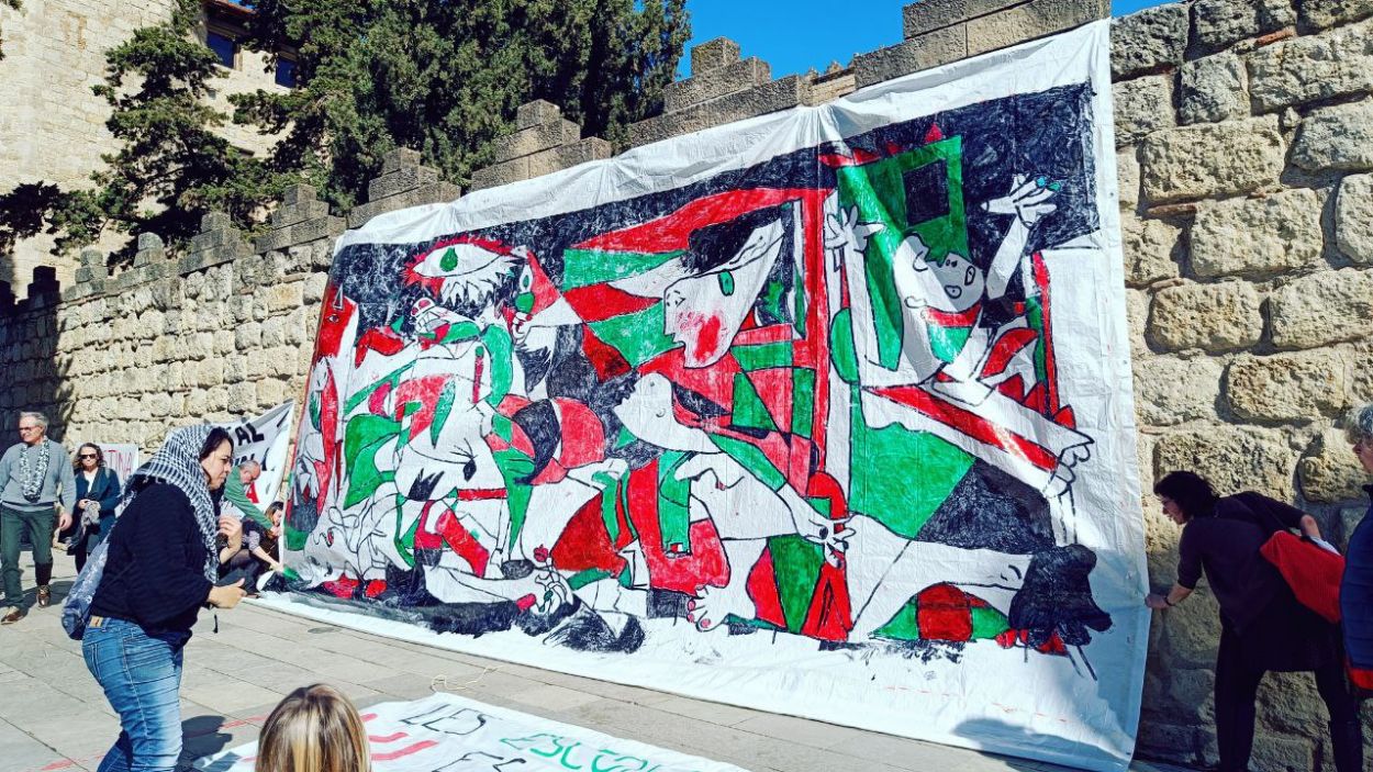 Un Guernica amb els colors de Palestina per la pau i contra la 