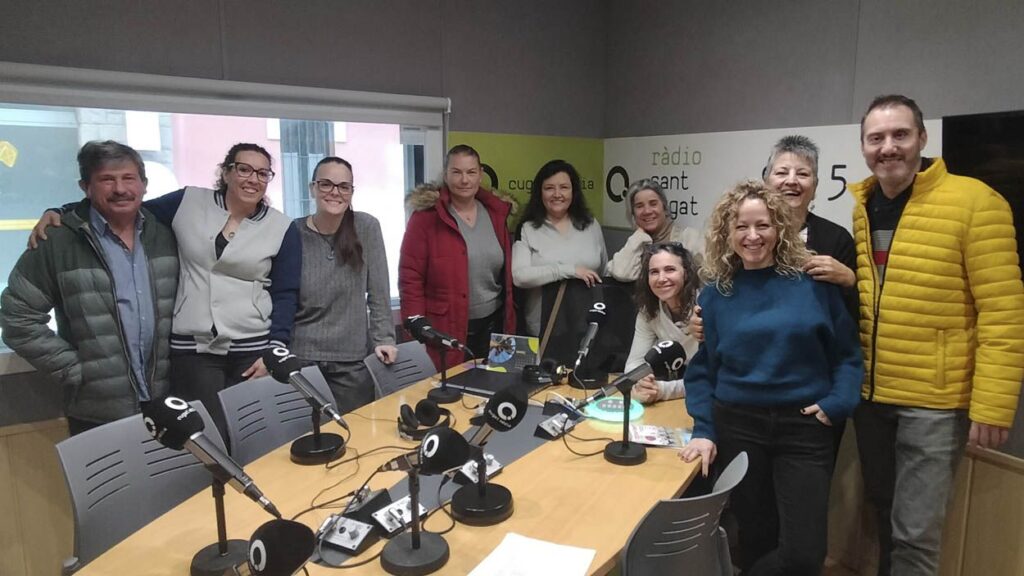 Alt: Nova dosi de seny i rauxa lingüístics en el pòdcast 'L'anell al dit'