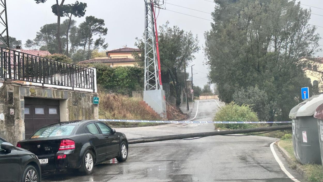 Almenys una desena d'incidències a Sant Cugat per la pluja i el vent