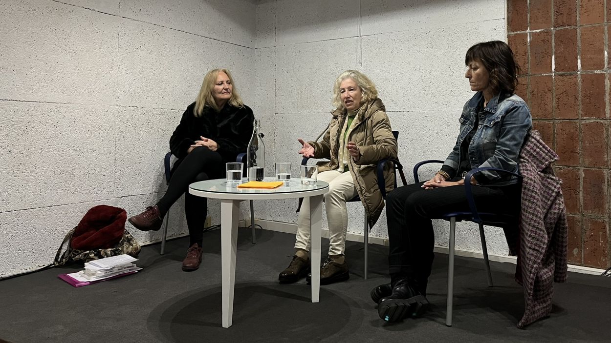 Noestasola i l'escriptora Carme Cabús uneixen reflexions sobre la violència de gènere