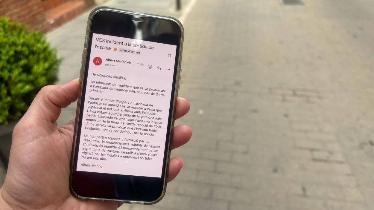 Corre una fake news d'un incident a Sabadell a la porta d'una escola que no té a veure amb Sant Cugat