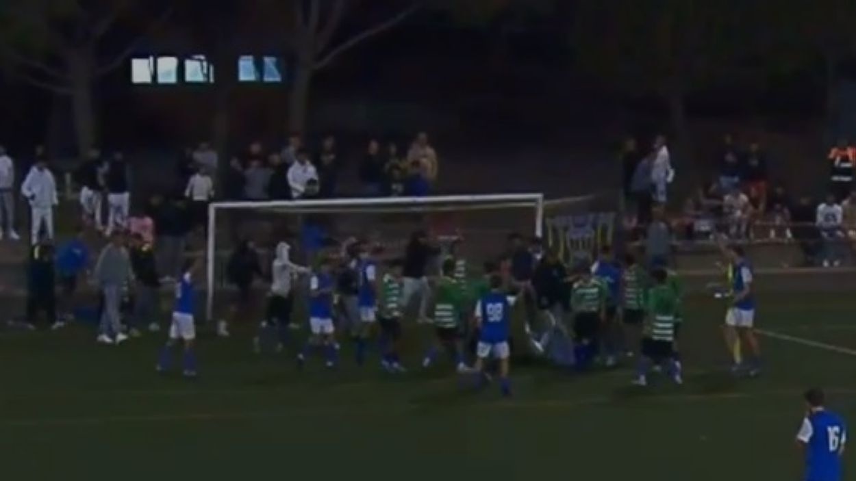 El delegat del juvenil de la Farga, hospitalitzat durant sis hores per una puntada de peu al cap