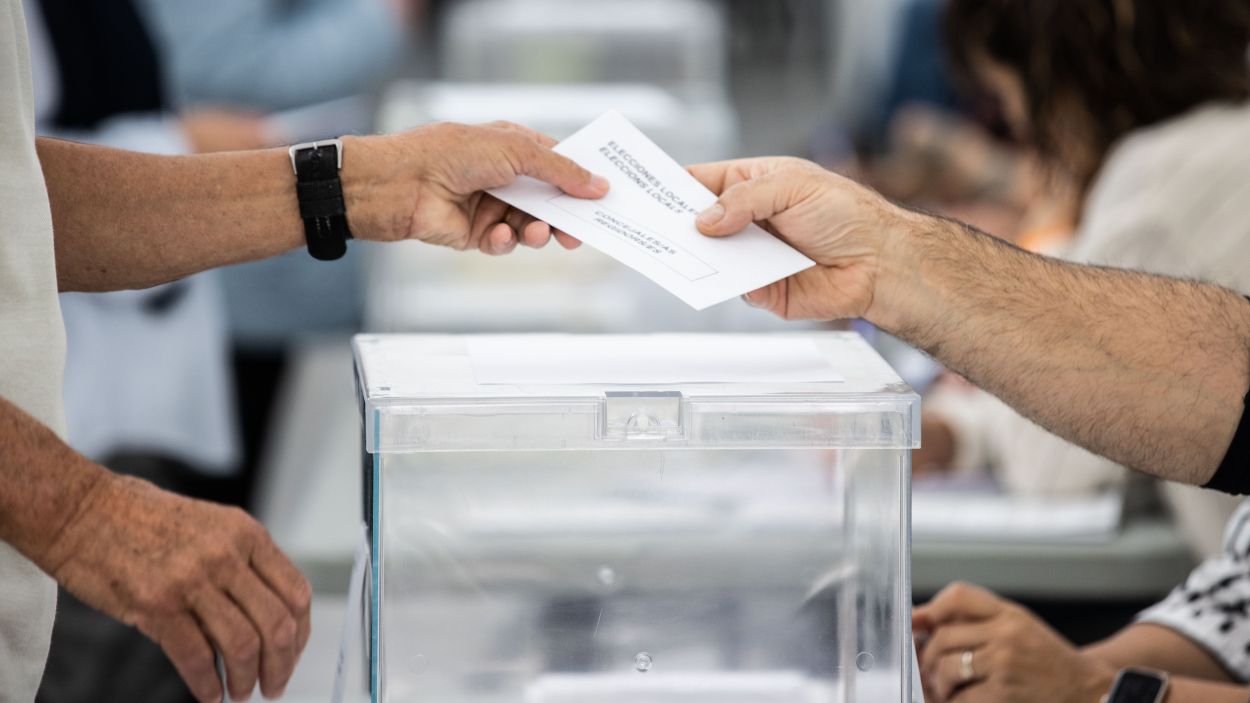 En quins casos pots quedar exempt de formar part d'una mesa electoral?