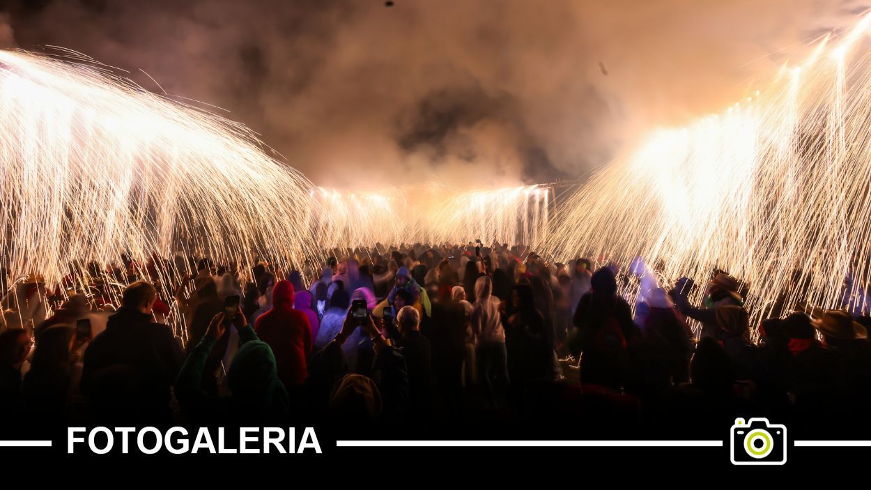 Sant Cugat es banya en el foc de la rauxa dels Diables