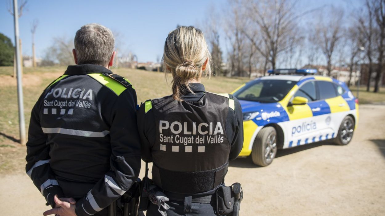 240514-policia-local-dones-agents-a-ajuntament2.jpg