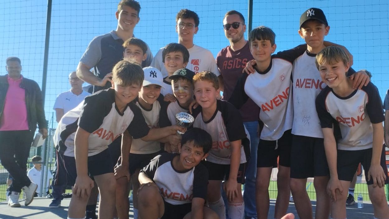L'aleví d'handbol de l'escola Avenç triomfa a nivell internacional