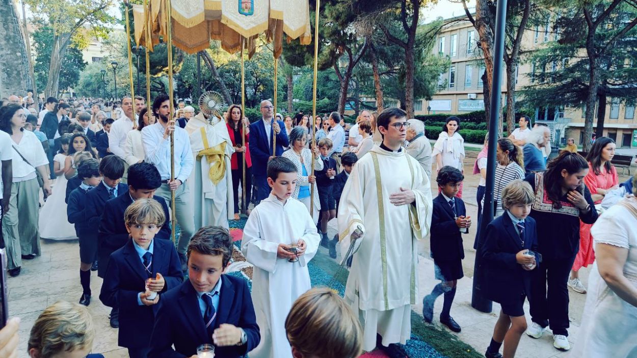 L'ou com balla, les catifes de flors i els Gegants: així viu Sant Cugat el Corpus Christi