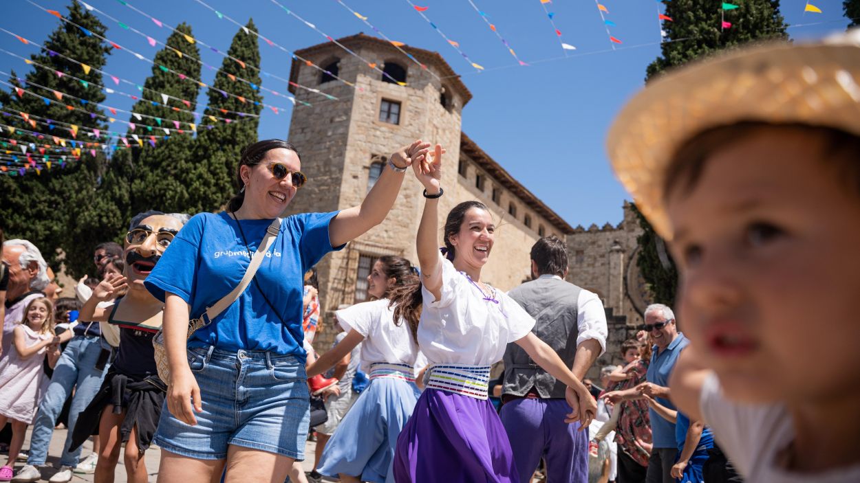 L'alcalde celebra la participació en una festa major que ha resistit les retallades