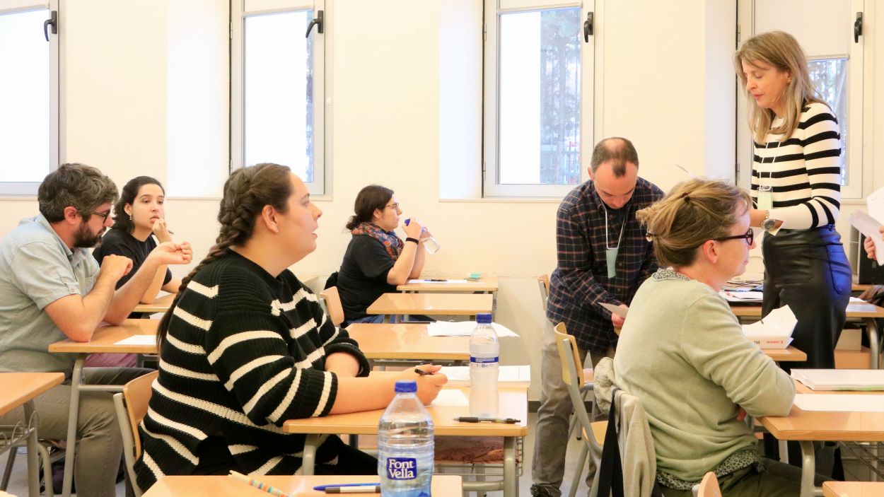 No saber fins a l'agost ni el centre, ni el curs ni les matèries: la inquietud dels docents amb les adjudicacions
