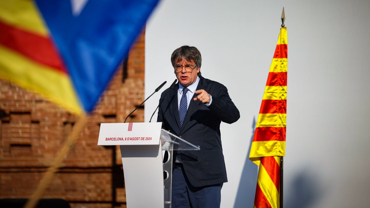 Els juntaires i entitats independentistes de Sant Cugat fan costat a Puigdemont en el seu 