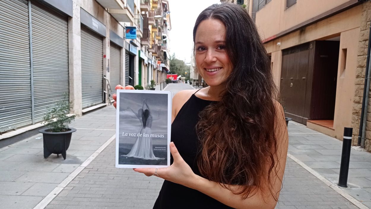 La santcugatenca Mireia Carrillo reflexiona sobre l'amor a la seva primera novel·la