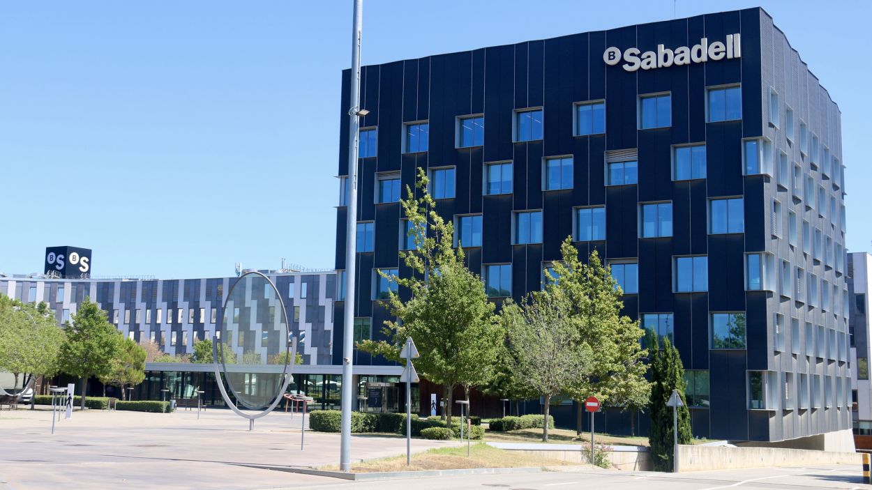Sant Cugat Empresarial i la Cambra de Sabadell sol·liciten personar-se a la CNMC per l'opa del BBVA sobre el Sabadell