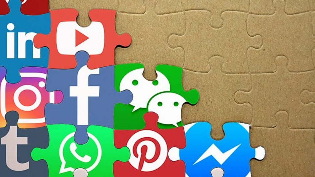 Alt: Descobrim qui es Javi Poves, l'entrenador terraplanista, al 'Connectats a les xarxes'