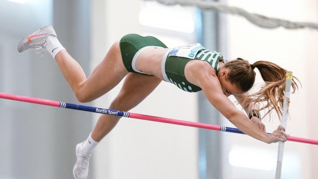 Clara Fernández, campiona d'Espanya sub 23 en salt de perxa