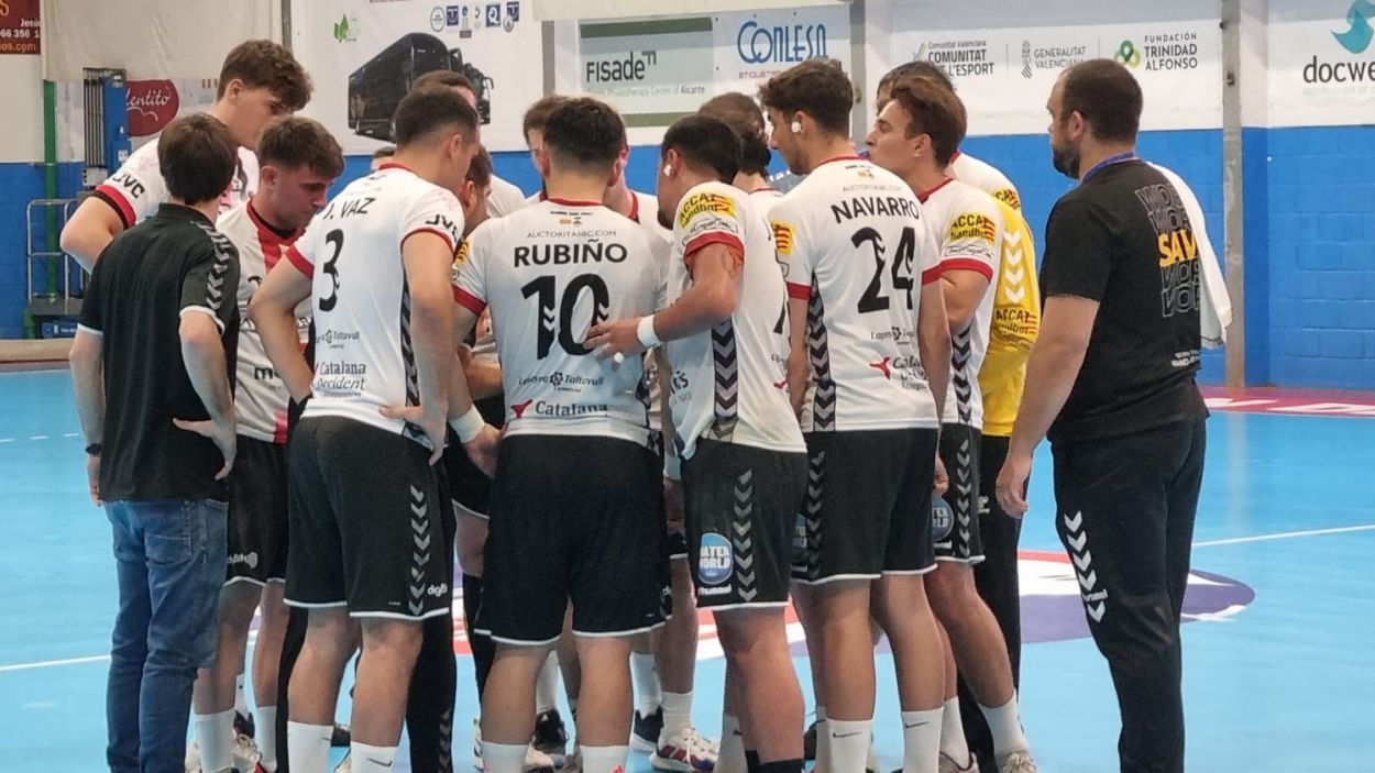 L'Handbol Sant Cugat ensopega davant l'Agustinos i es complica l'ascens a Plata