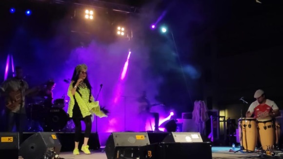 Sant Cugat es belluga a ritme de rumba i timba cubana de la mà de Marinah