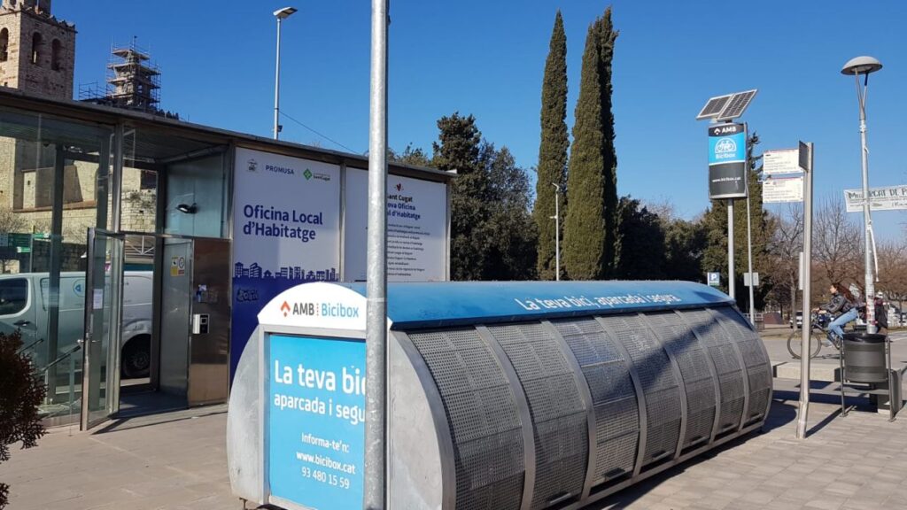 Alt: Sant Cugat estrena una nova estació de Bicibox al Passeig Francesc Macià