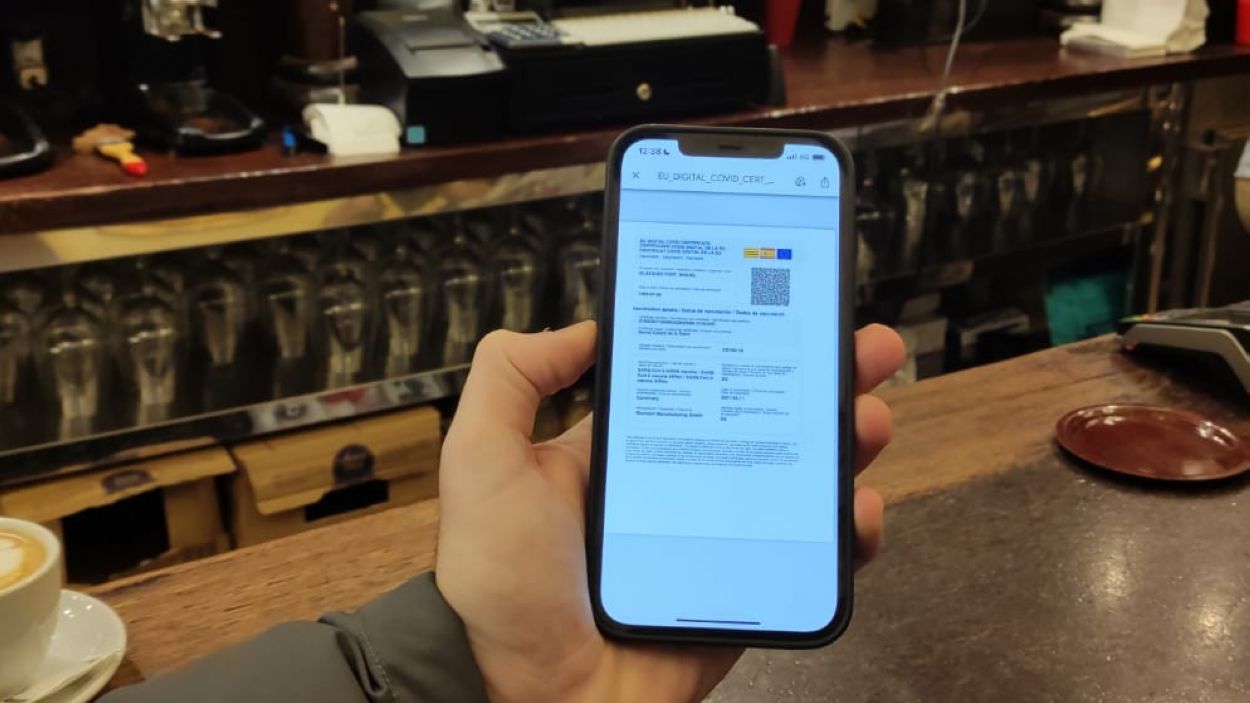 Els santcugatencs veuen amb bons ulls el certificat Covid, però lamenten la falta de llibertat