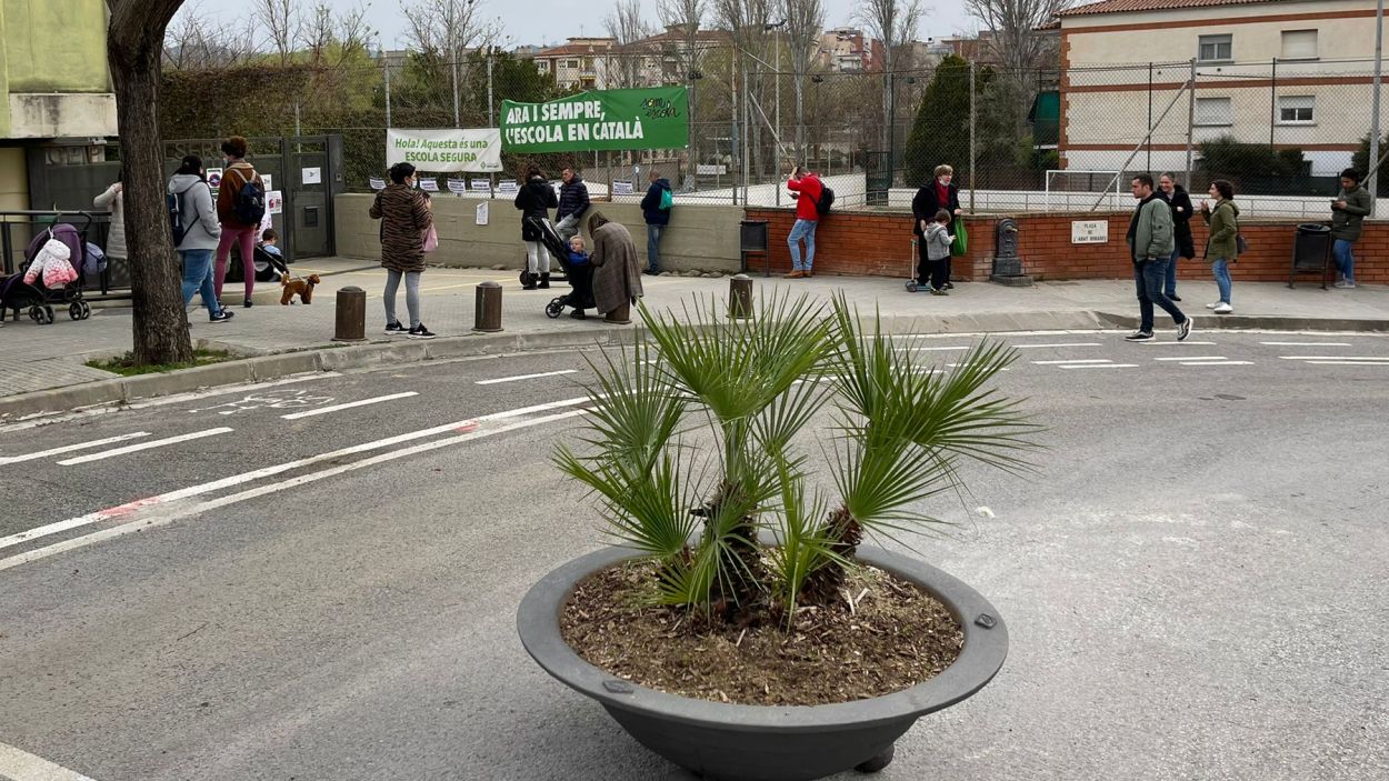 Veïns de l'escola Collserola aposten per la pacificació de l'entorn escolar, però demanen millores als carrers adjacents