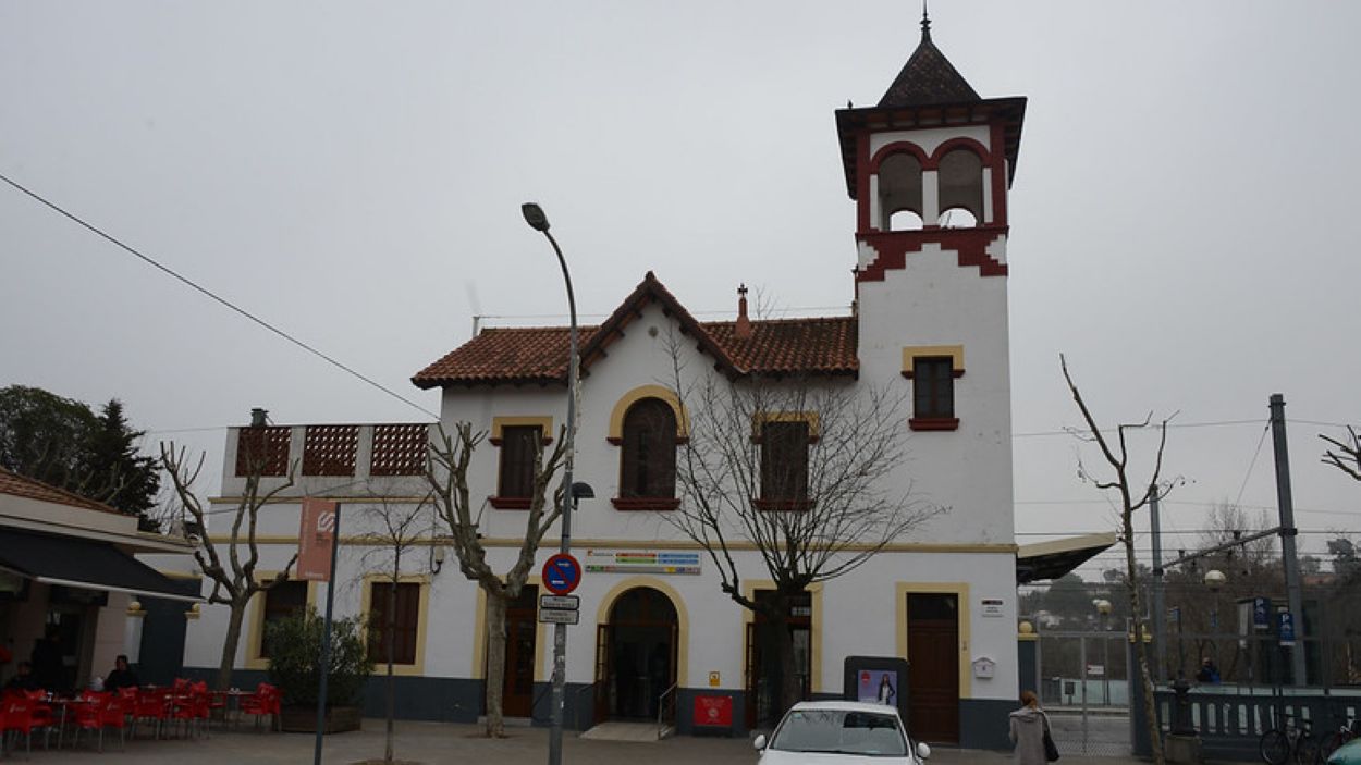 FGC posa en valor el patrimoni arquitectònic de les seves estacions de tren