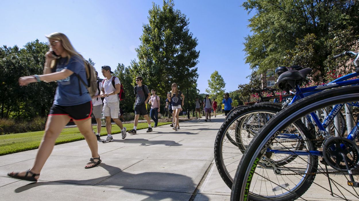 Les universitats adapten o cancel·len la mobilitat d'estudiants