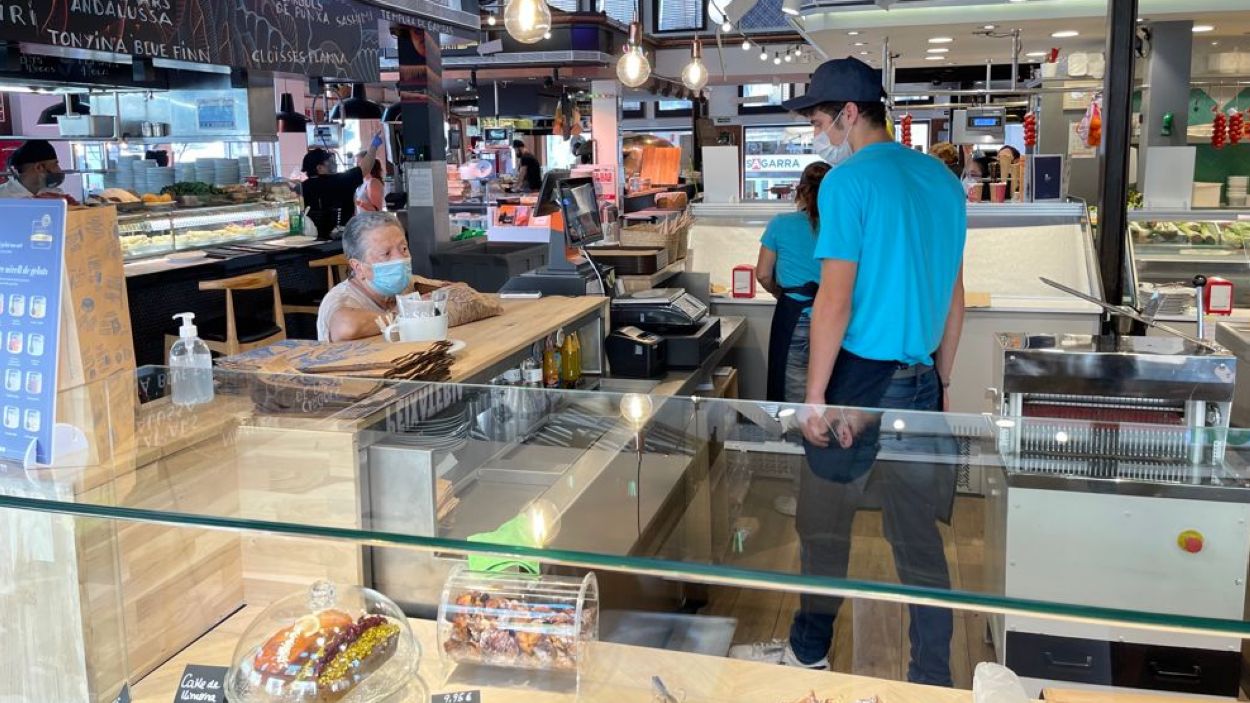 El Mercat Vell torna a disposar d'un forn de pa