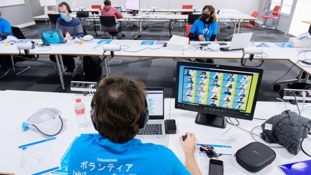 Alt: HP prepara una nova edició de CodeWars, un concurs de programació per a joves