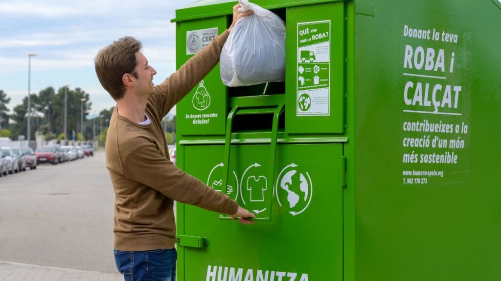 Alt: Humana recull una norantena de tones de tèxtil a Sant Cugat el 2020 malgrat la pandèmia