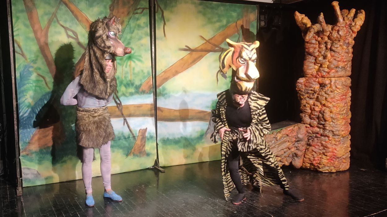 Els infants gaudeixen dels espectacles de la Mostra de Titelles de Sant Cugat