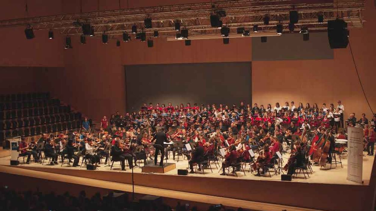 L'escola Àgora porta a Sant Cugat el concert d'orquestra i cor escolar més gran d'Europa