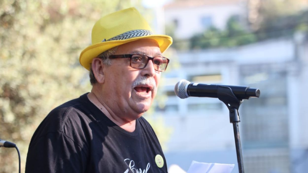 L'activista Juan Merino alça la veu durant el pregó de Festa Major per reivindicar els drets del poble florestà