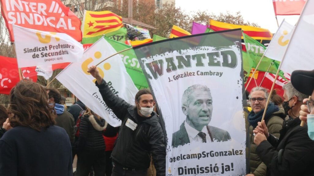 Alt: Establerts els serveis mínims per a la vaga a les escoles i instituts d'aquest dimecres