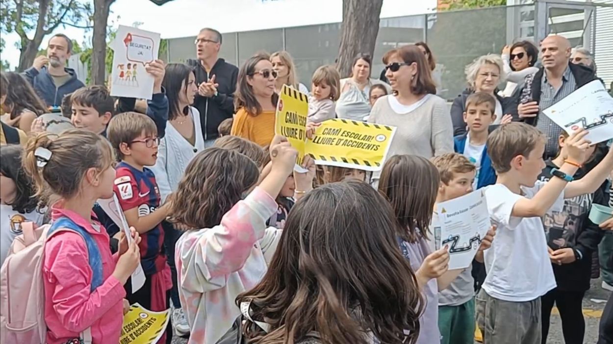 Les famílies del Gerbert exigeixen a l'Ajuntament policia a les entrades i sortides després de l'atropellament