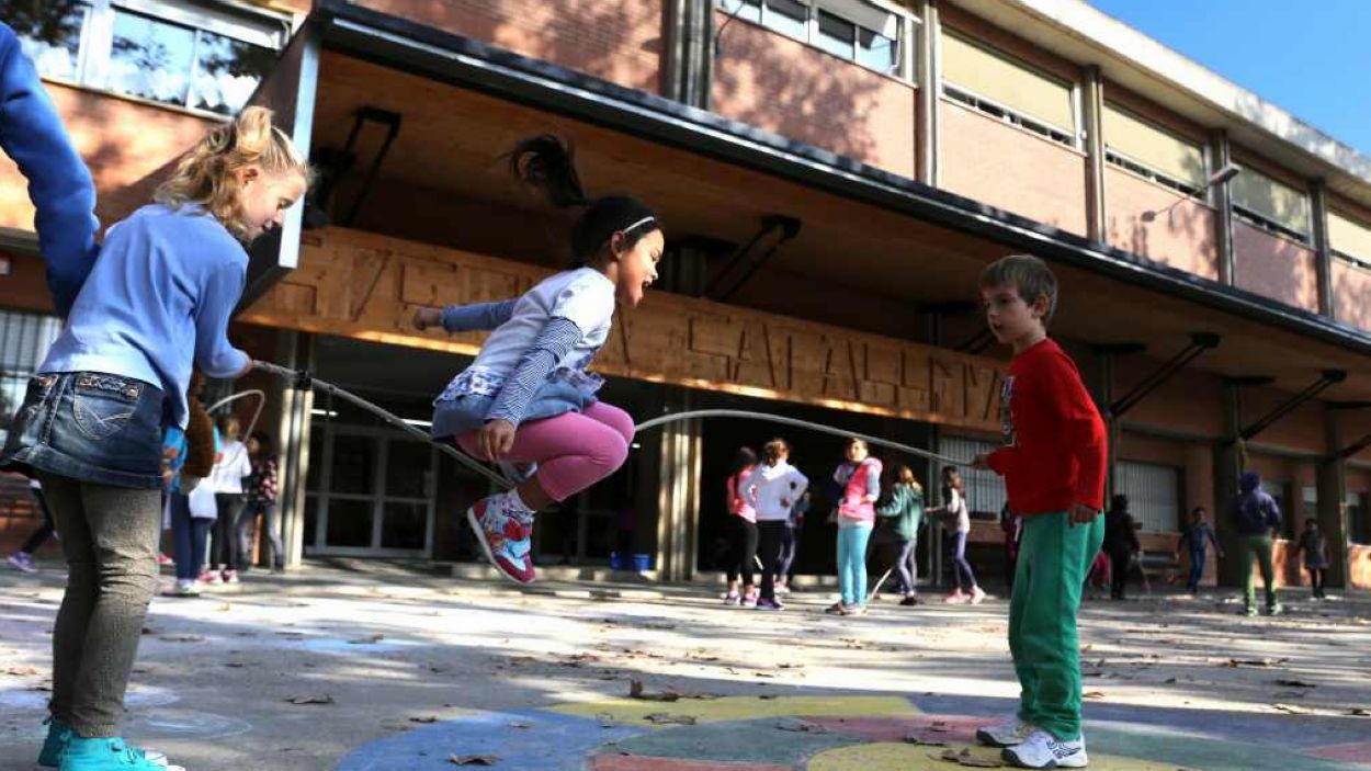 És prematur fer el canvi d'escola a institut amb 12 anys? En parlem a la tertúlia del 'Faves comptades'