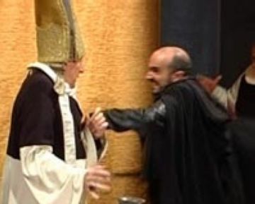 1350: L'abat Biure és assassinat en plena Missa del Gall