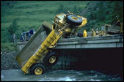 Volca un camió a la sortida de la B30 en direcció a Rubí