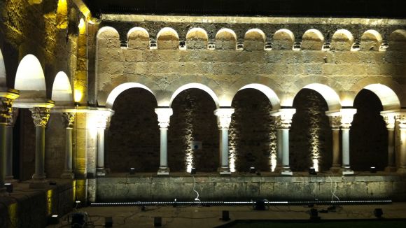 Dissenyadors i arquitectes il·luminen el claustre del Monestir