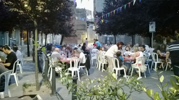 El 12è sopar del barri Centre-Estació aplega avui els veïns de la zona