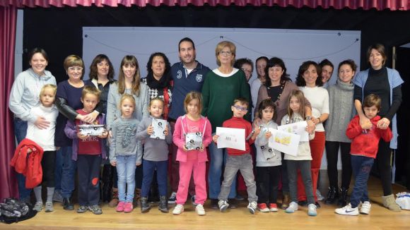 L'EMD entrega els premis del concurs de postals de Nadal dels alumnes del Ferran i Clua