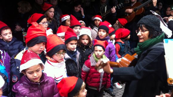 Alt: L'Aula de So fa vives les nadales al carrer al barri de Sant Francesc i el Monestir