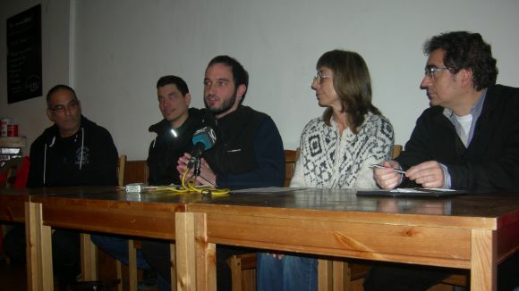 La CUP i PC debaten sobre participació democràtica en una assemblea oberta