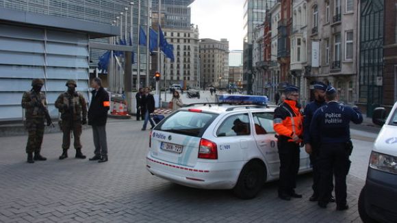 Minuts de silenci aquest dimecres a l'Ajuntament i l'EMD en record de les víctimes dels atemptats de Brussel·les