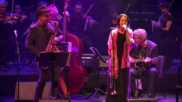 Chamorro, Motis i l'ONCA encisen el Teatre-Auditori amb un concert de 'jazz amb cordes'