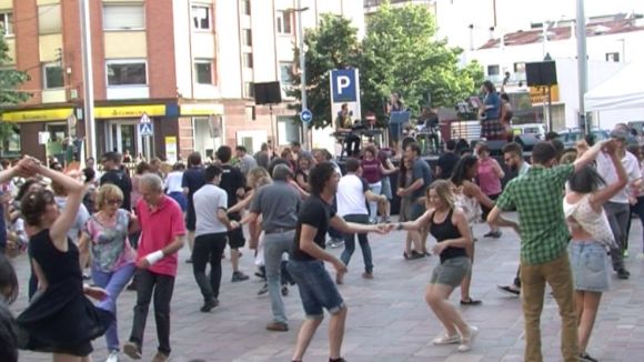 'Vermut & Swing' acull aquest diumenge Juli Aymí Swing Trio a la plaça de Can Quitèria