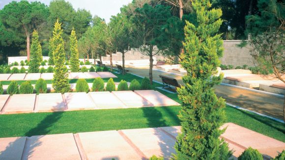 L'Ajuntament habilita un servei especial de bus avui per anar al cementiri